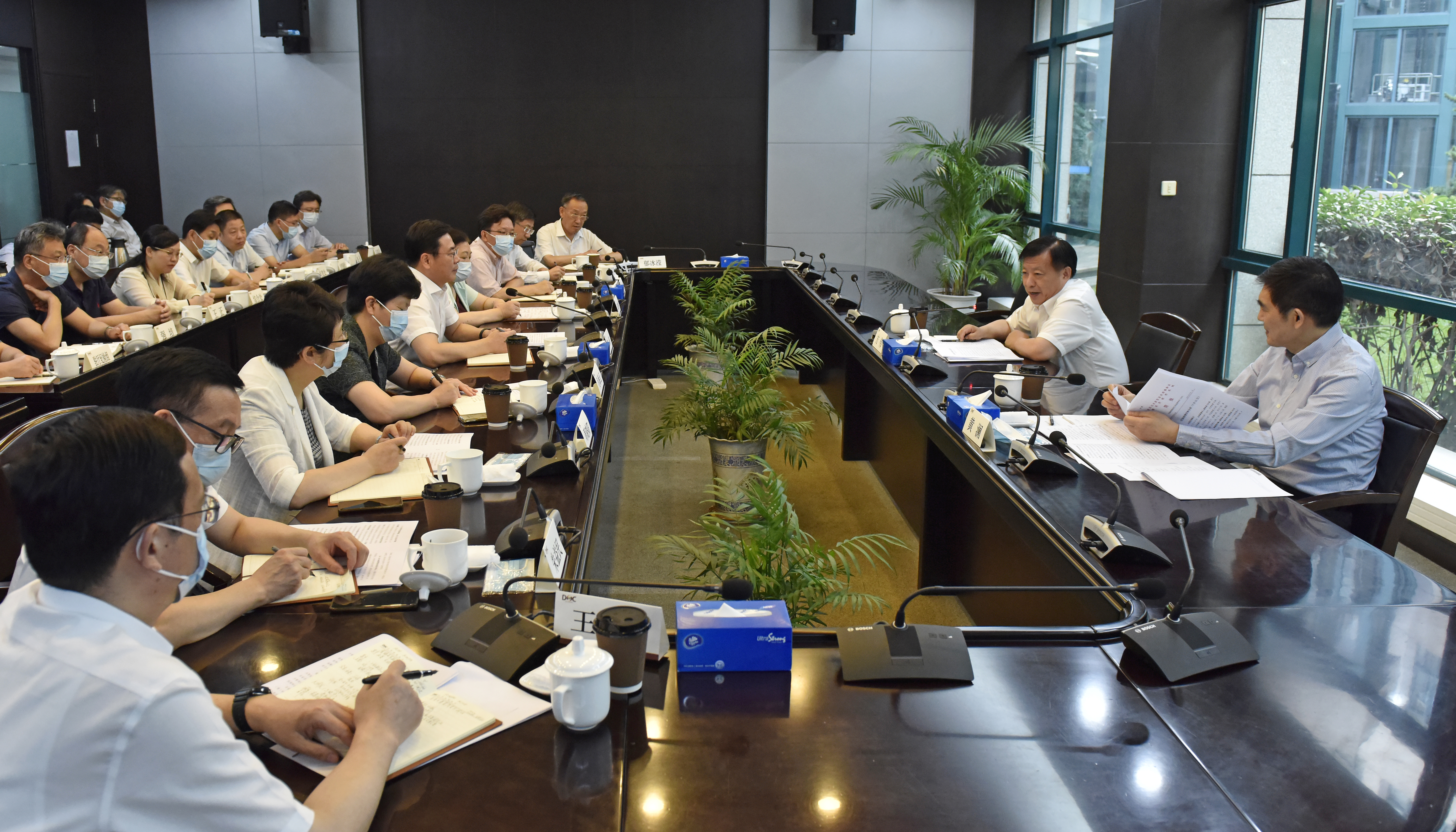 8月2日下午，方伟副省长到省商务厅开展商务工作调研。